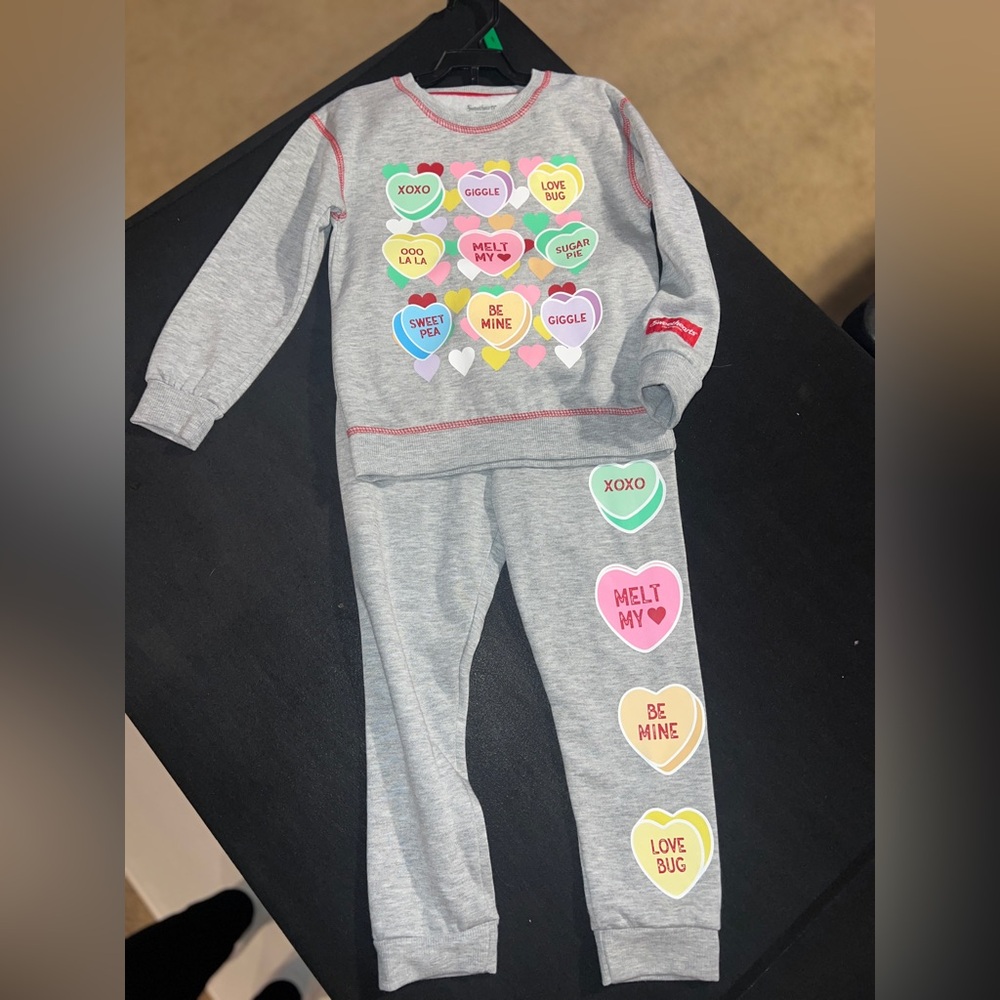 Girls Valentines Day Sweat Suit size 5t
